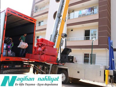Evden Eve Nakliyat Taşınacak eşyalarınızı sağlam bir şekilde paketleyip hasarlardan koruruz. Gerektiğinde asansör kullanarak güvenli bir şekilde yükleriz. Demontaj ve montaj işlemlerini gerçekleştiririz ve sizlere sorunsuz bir taşımacılık hizmeti sunarız.